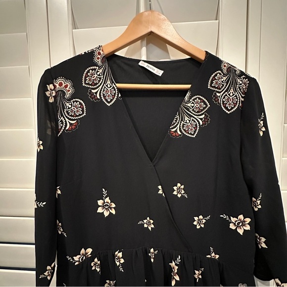 Bershka Women’s Black Floral Paisley Print Short Dress V Neckline sz L - Picture 2 of 10